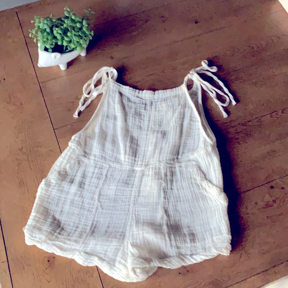 Abercrombie & Fitch girls gauze jumper. Cream colored. Size S